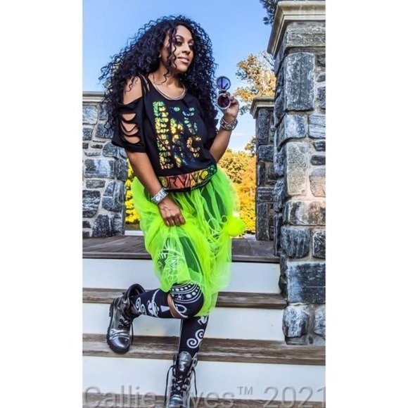 Miz Effervescent Survivor Black Custom Cut Graphic Tee Shirt - Picture 9 of 16